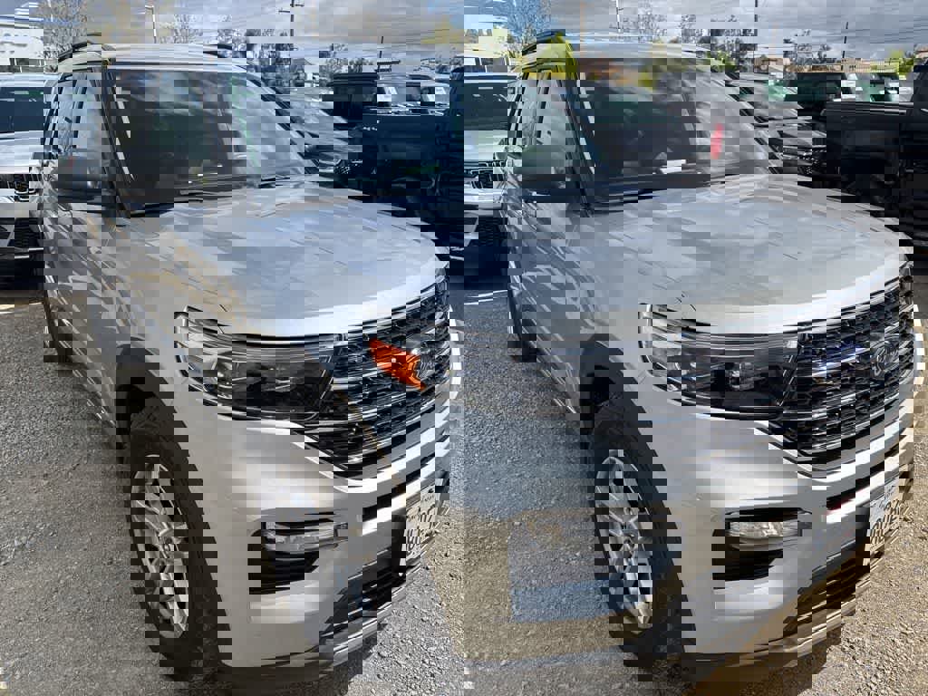 Used 2020 Ford Explorer XLT w/ Equipment Group 202A RWD image 3