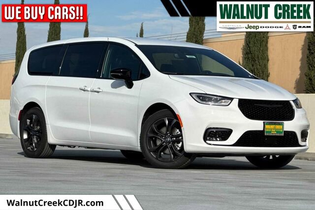 New 2026 Chrysler Pacifica Select