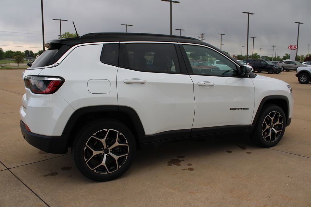 Used 2025 Jeep Compass Limited AWD/4WD image 5
