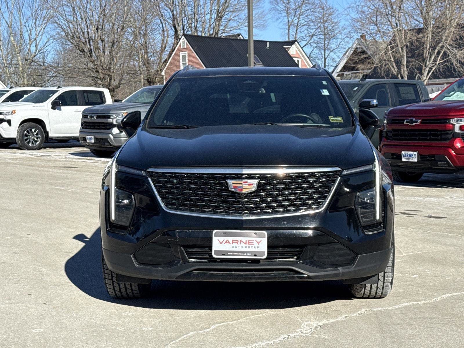 Used 2025 Cadillac XT4 Premium Luxury image 2