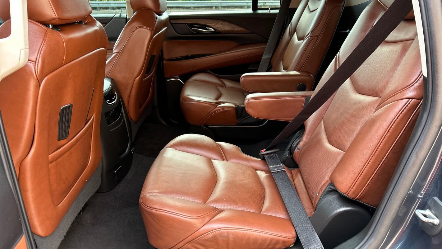 Used 2020 Cadillac Escalade Premium Luxury AWD/4WD image 10