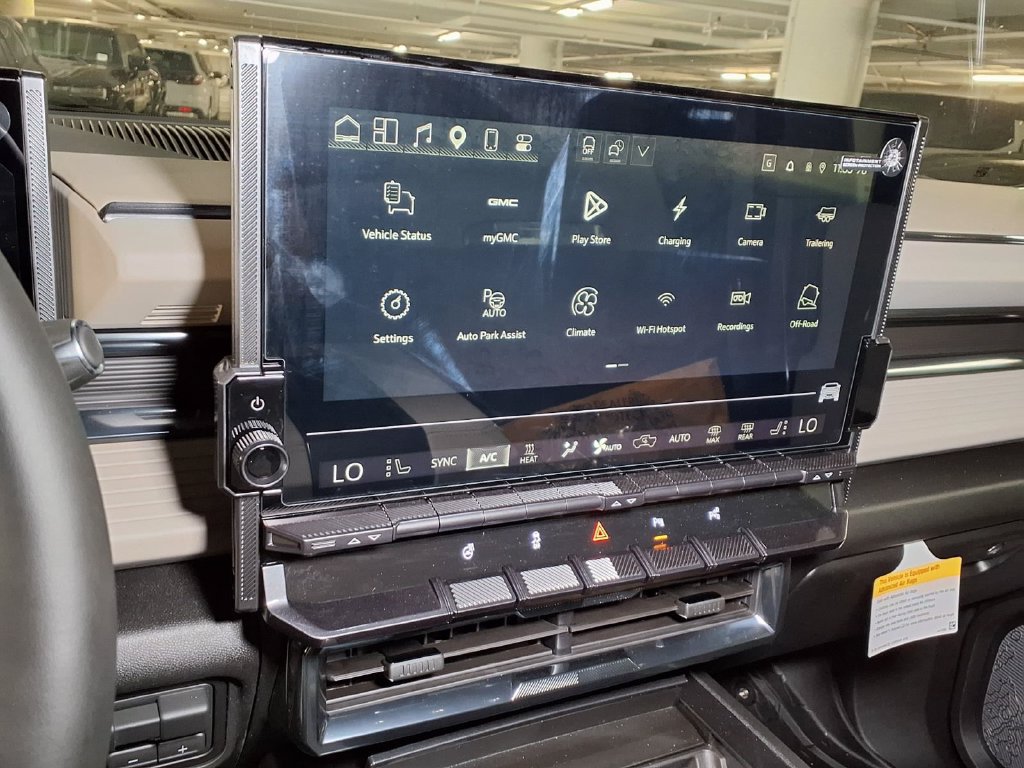 New 2026 GMC Hummer EV 4x4 Crew Cab image 17