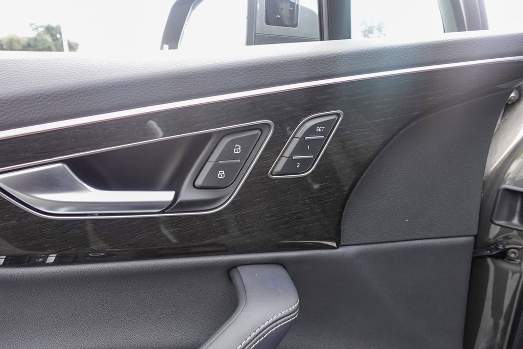 New 2025 Audi Q7 3.0T Prestige image 16