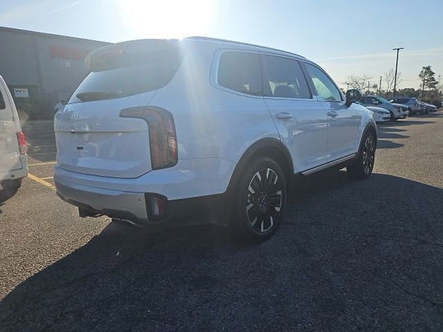 Used 2024 Kia Telluride SX w/ Towing Package image 15