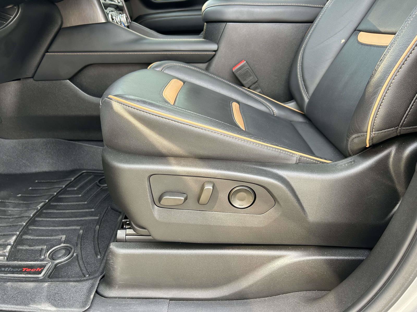 Used 2024 GMC Yukon AT4 AWD/4WD image 17