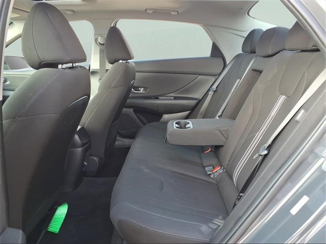 Used 2025 Hyundai Elantra SEL image 21