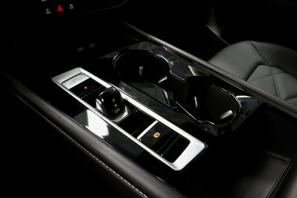 Used 2025 Volkswagen Atlas SE image 31