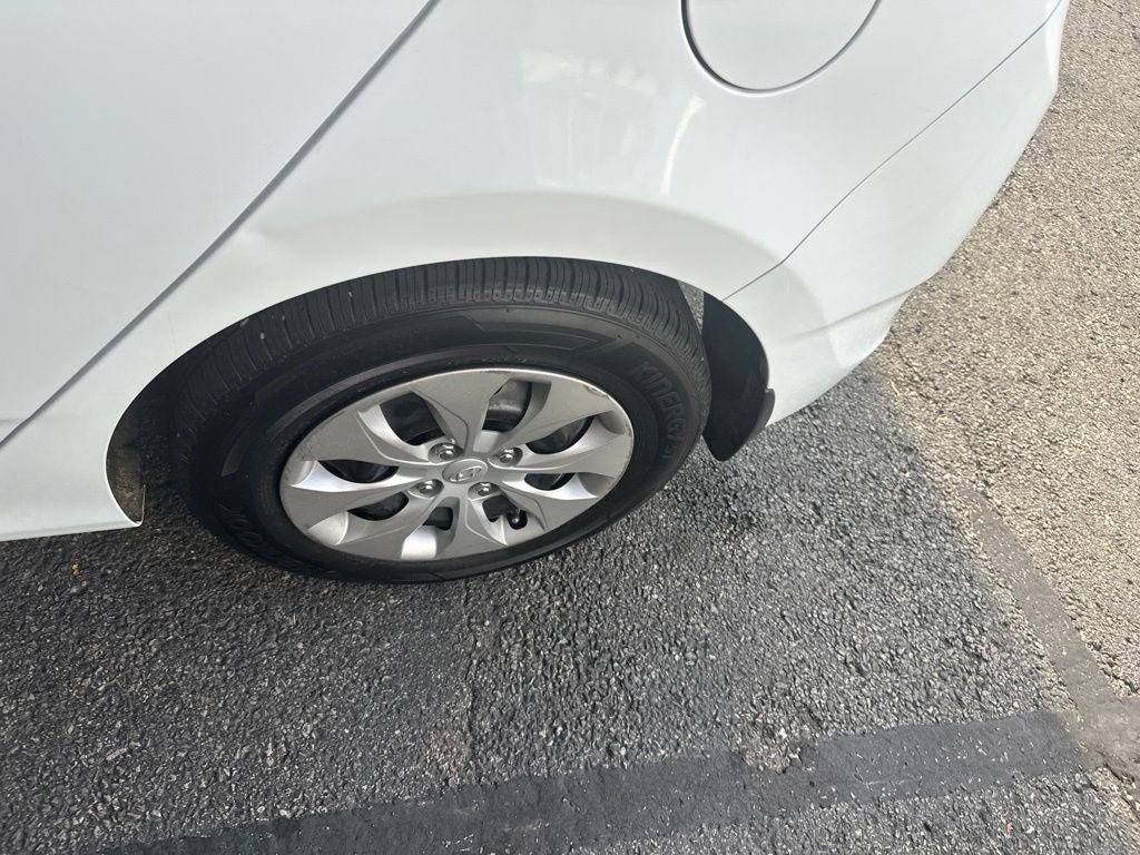 Used 2015 Hyundai Accent GS FWD image 5