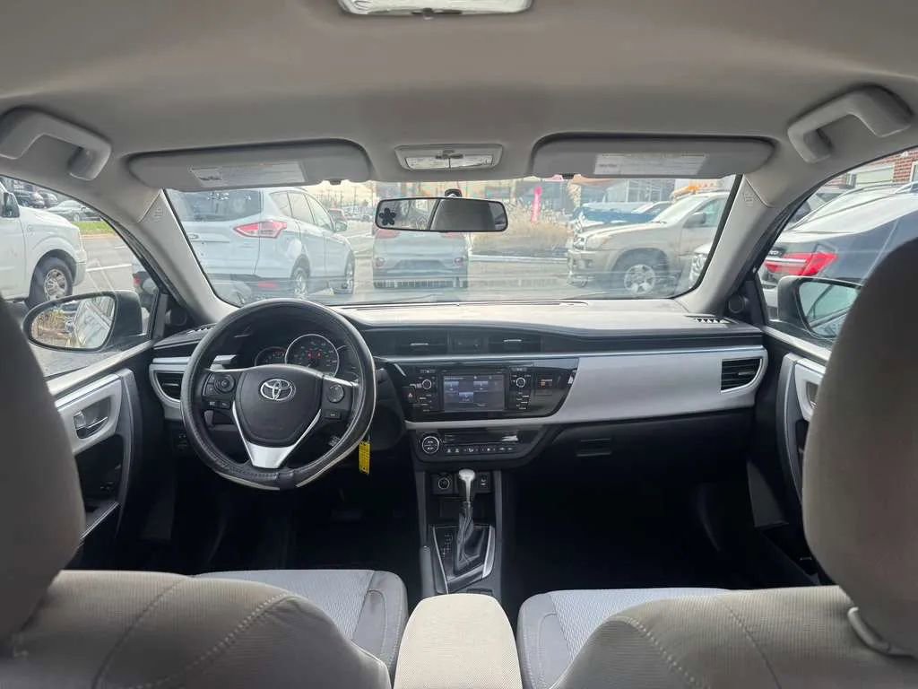 Used 2016 Toyota Corolla LE FWD image 25
