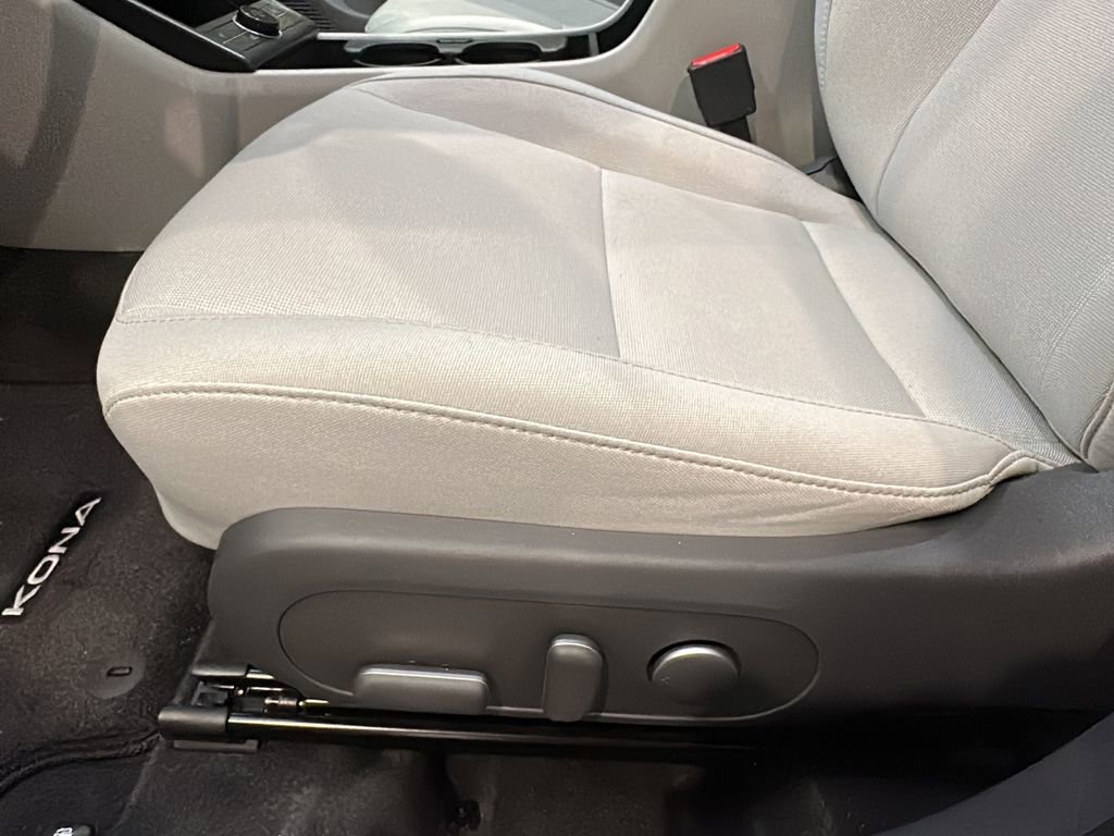 Certified 2025 Hyundai Kona SEL image 10