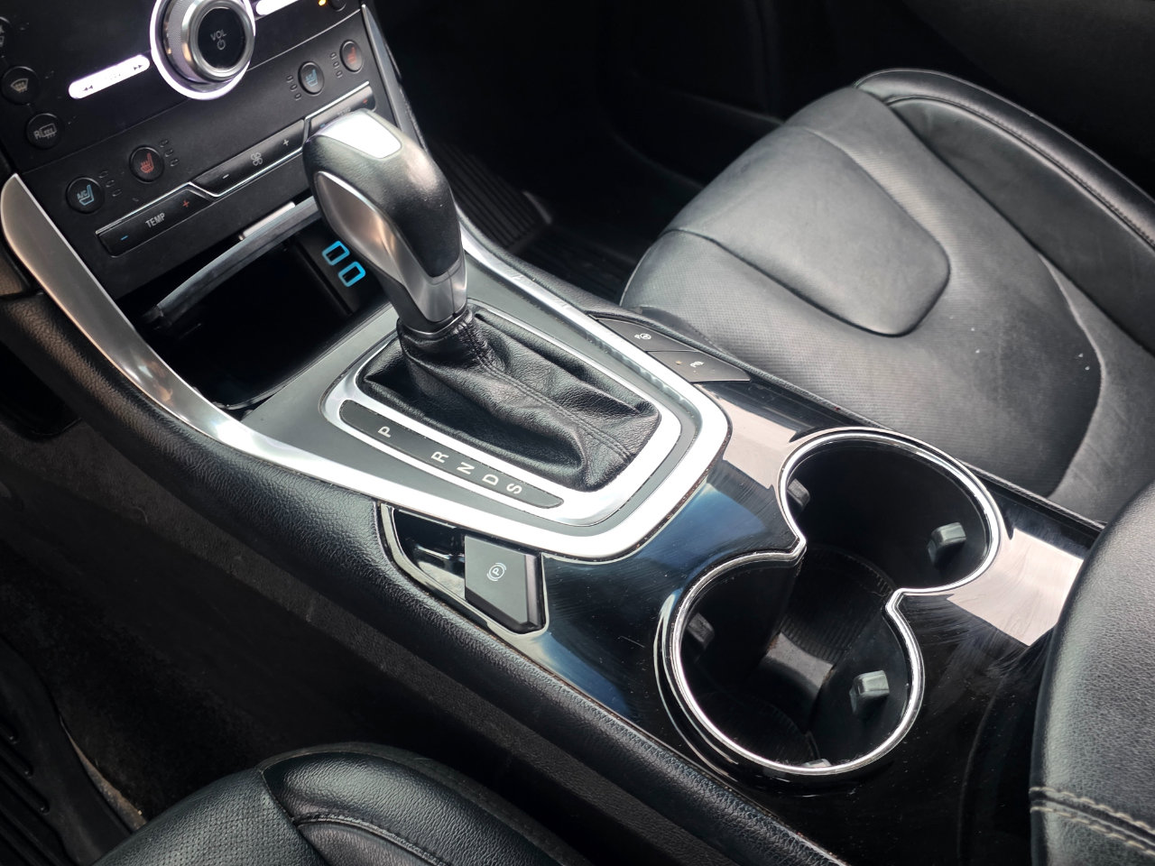 Used 2018 Ford Edge Titanium w/ Equipment Group 302A image 9