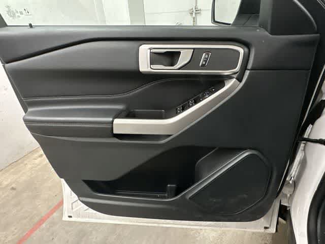 Used 2024 Ford Explorer XLT w/ Equipment Group 202A AWD/4WD image 15