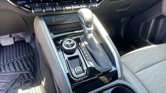 Used 2025 Chevrolet Colorado ZR2 w/ Technology Package AWD/4WD image 18