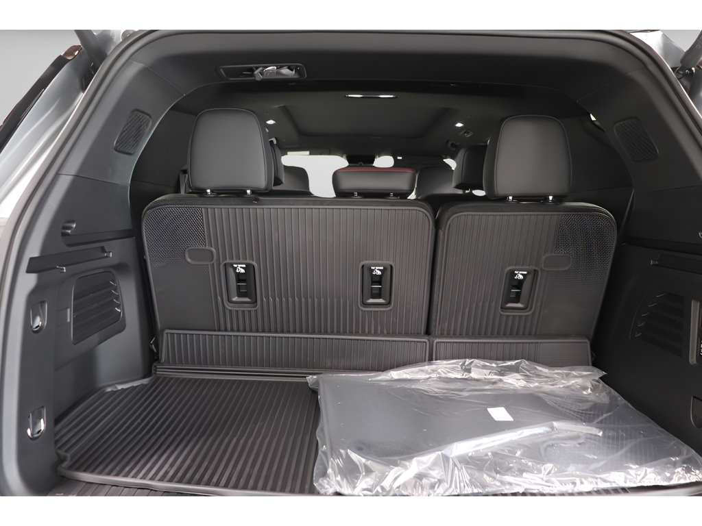 New 2027 Chevrolet Traverse RS w/ LPO, Floor Liner Package AWD/4WD image 29