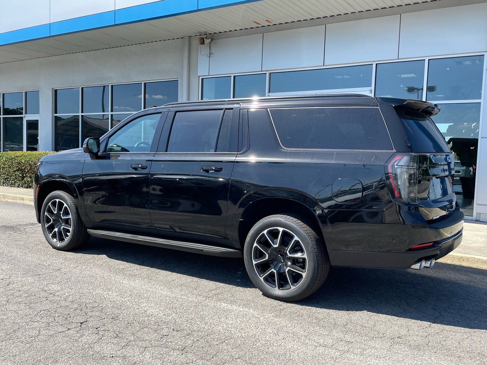 New 2026 Chevrolet Suburban RST w/ Comfort Package AWD/4WD image 3