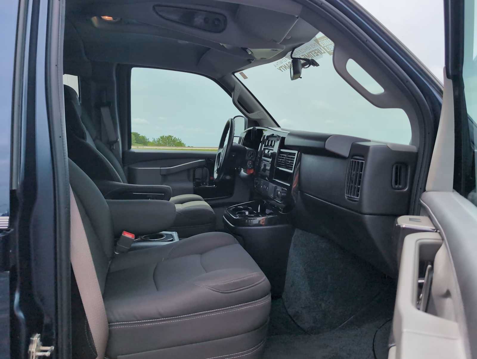 Used 2023 GMC Savana 2500 RWD image 25