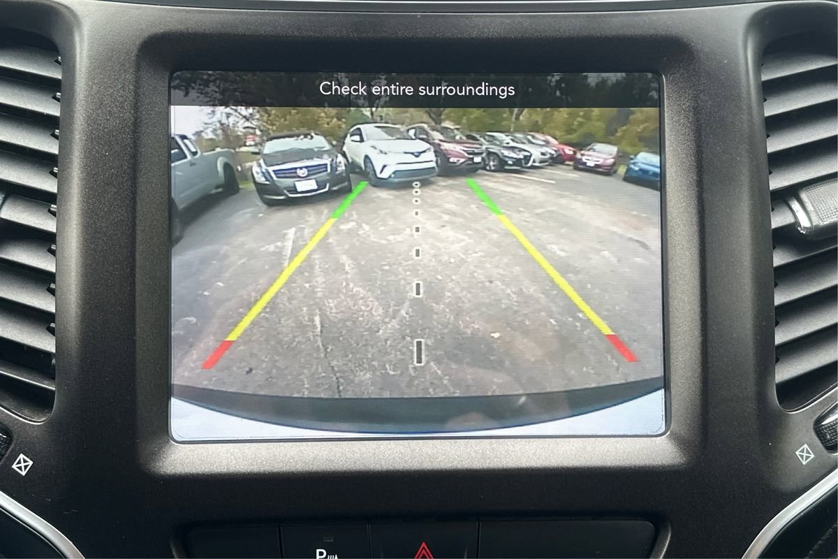 Used 2019 Jeep Cherokee Trailhawk w/ Cold Weather Group image 30