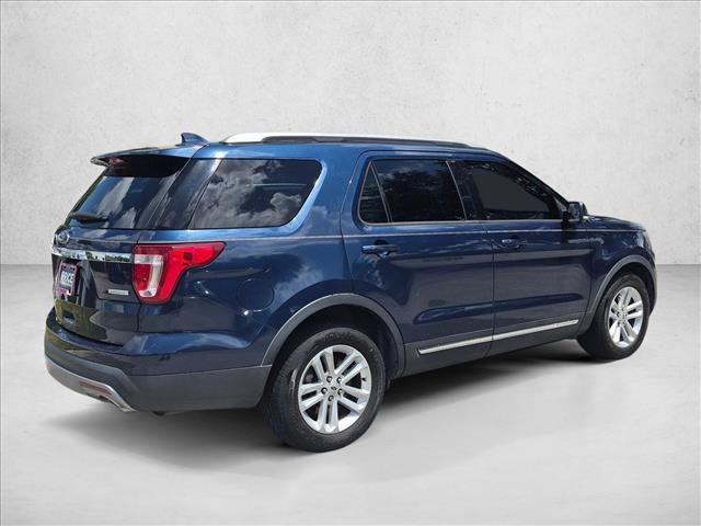 Used 2017 Ford Explorer XLT w/ Equipment Group 202A FWD image 5