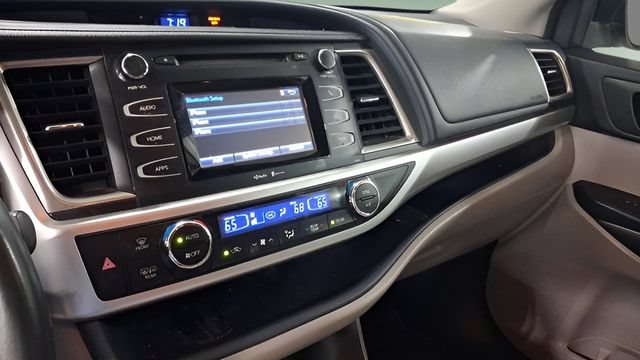 Used 2014 Toyota Highlander Plus AWD/4WD image 29