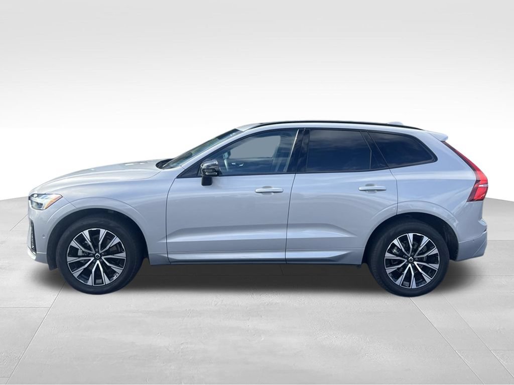 Used 2025 Volvo XC60 B5 Plus AWD/4WD image 3