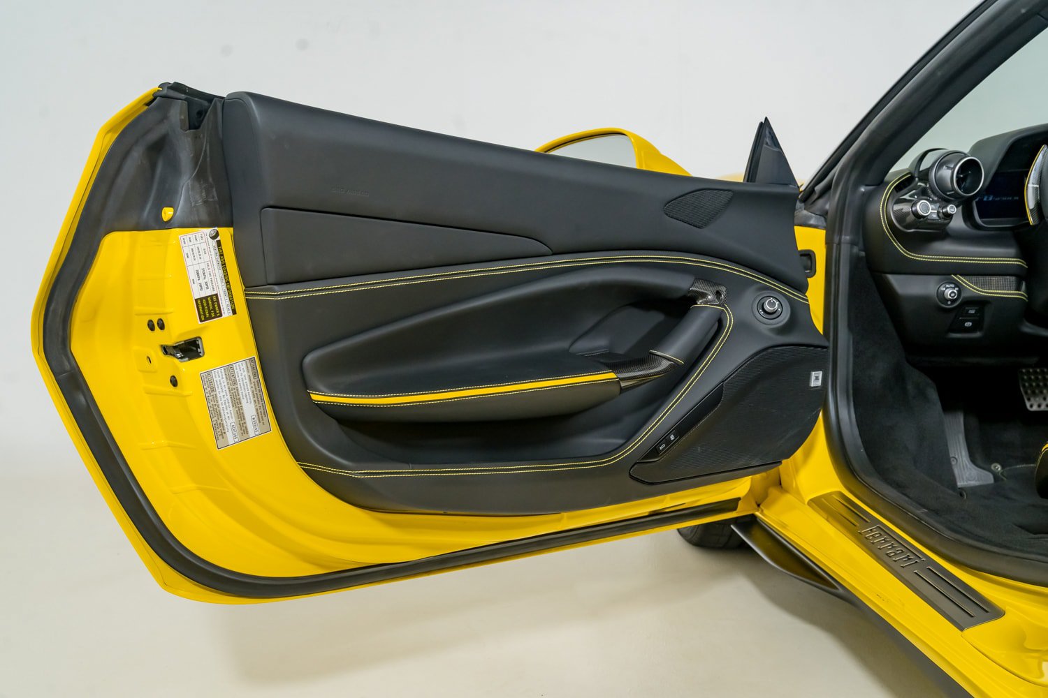 Used 2022 Ferrari F8 Tributo RWD image 26