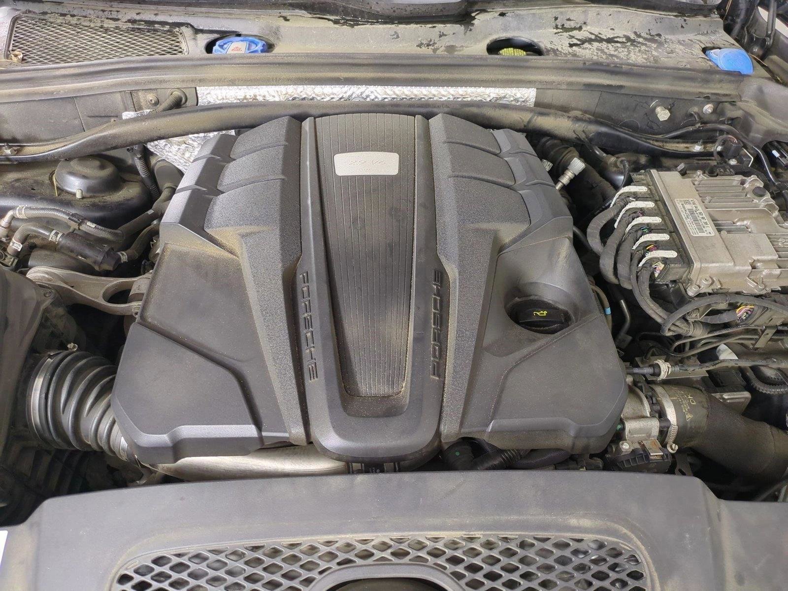 Used 2020 Porsche Macan Turbo AWD/4WD image 29