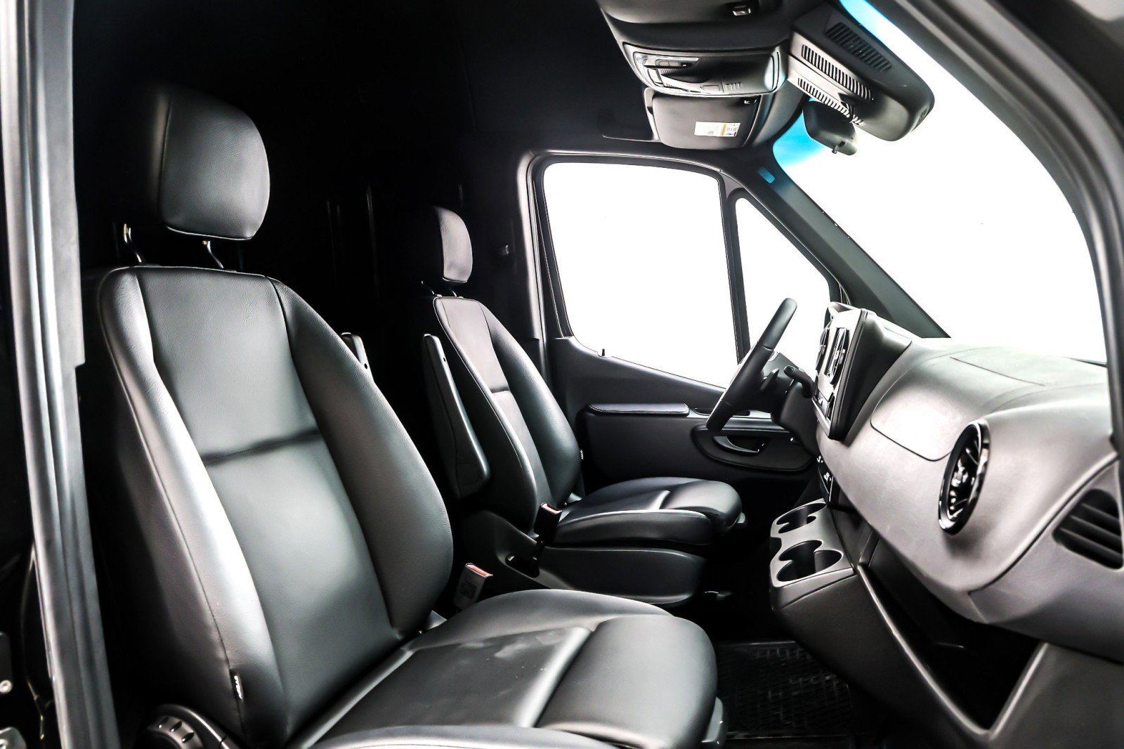 Used 2022 Mercedes-Benz Sprinter 2500 image 8