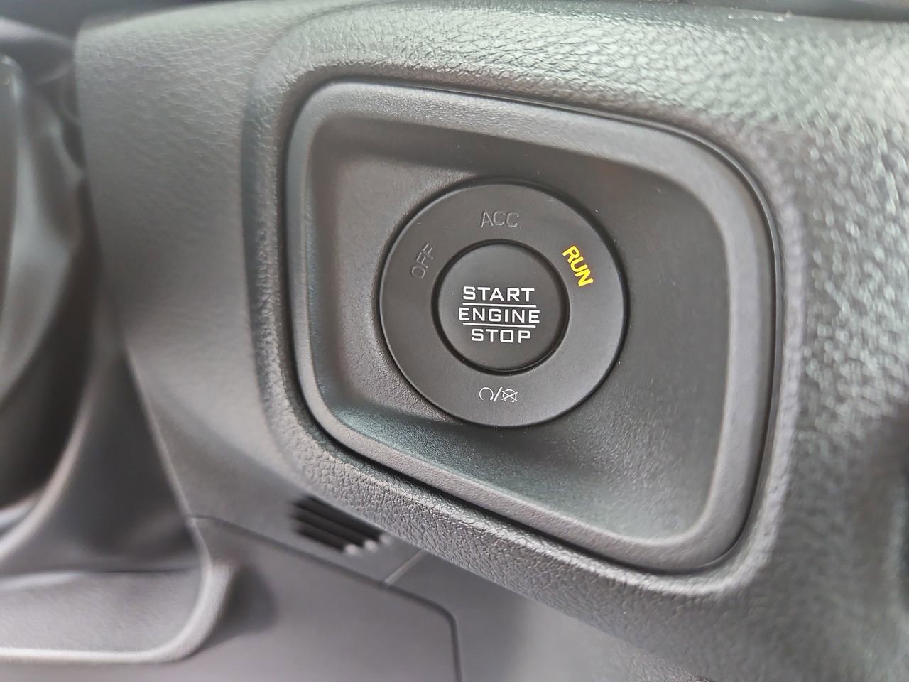 New 2025 Jeep Gladiator Sport image 26