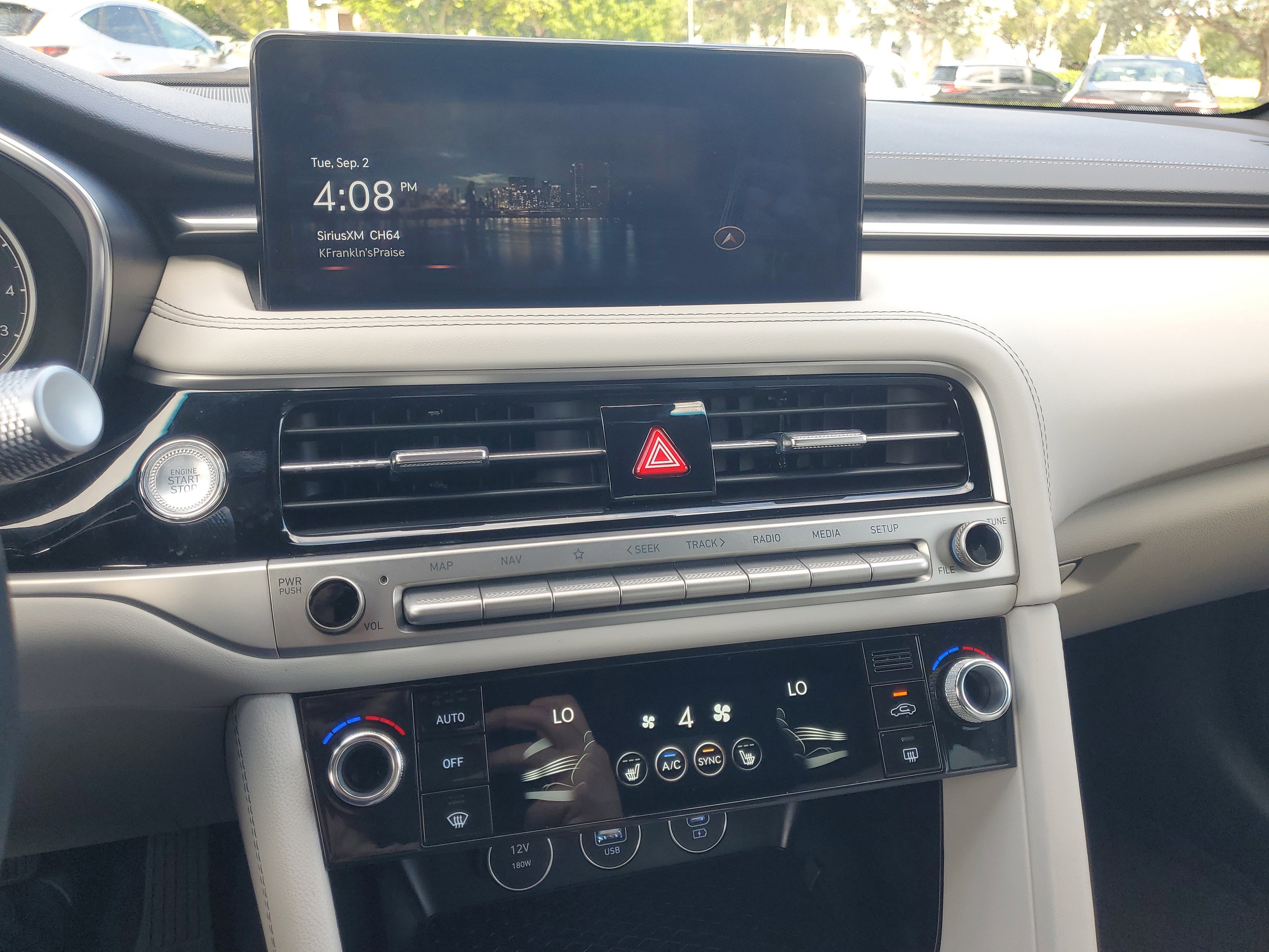 Used 2025 Genesis G70 2.5T image 30