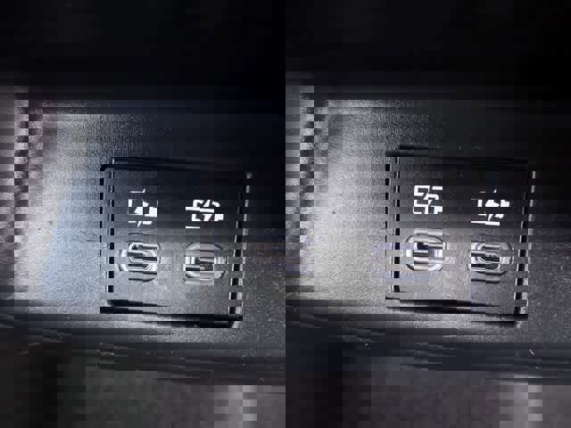 Used 2025 Toyota Corolla LE image 10