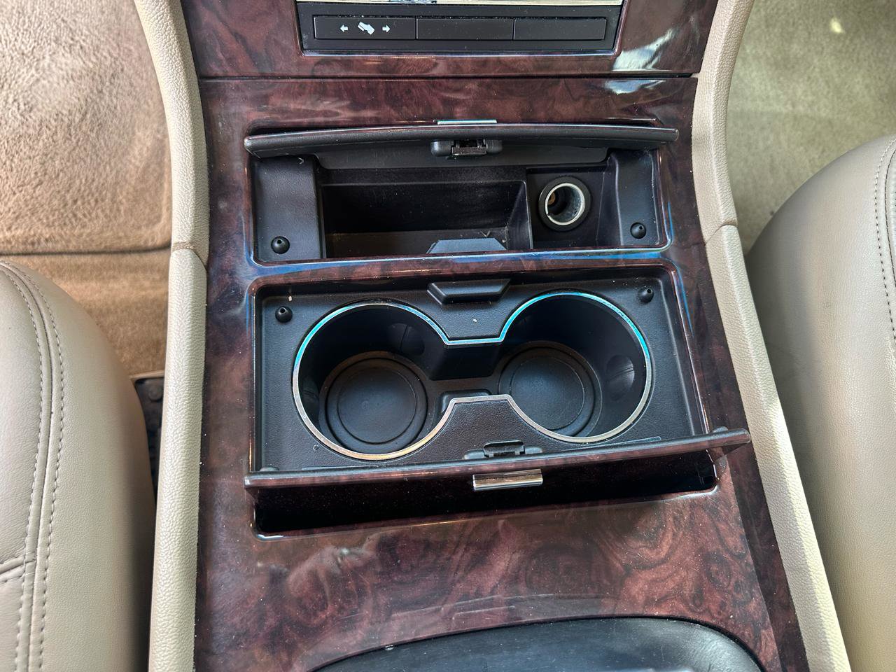 Used 2013 Cadillac Escalade Luxury image 23