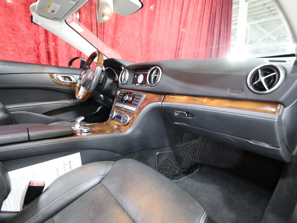 Used 2013 Mercedes-Benz SL 550 image 24