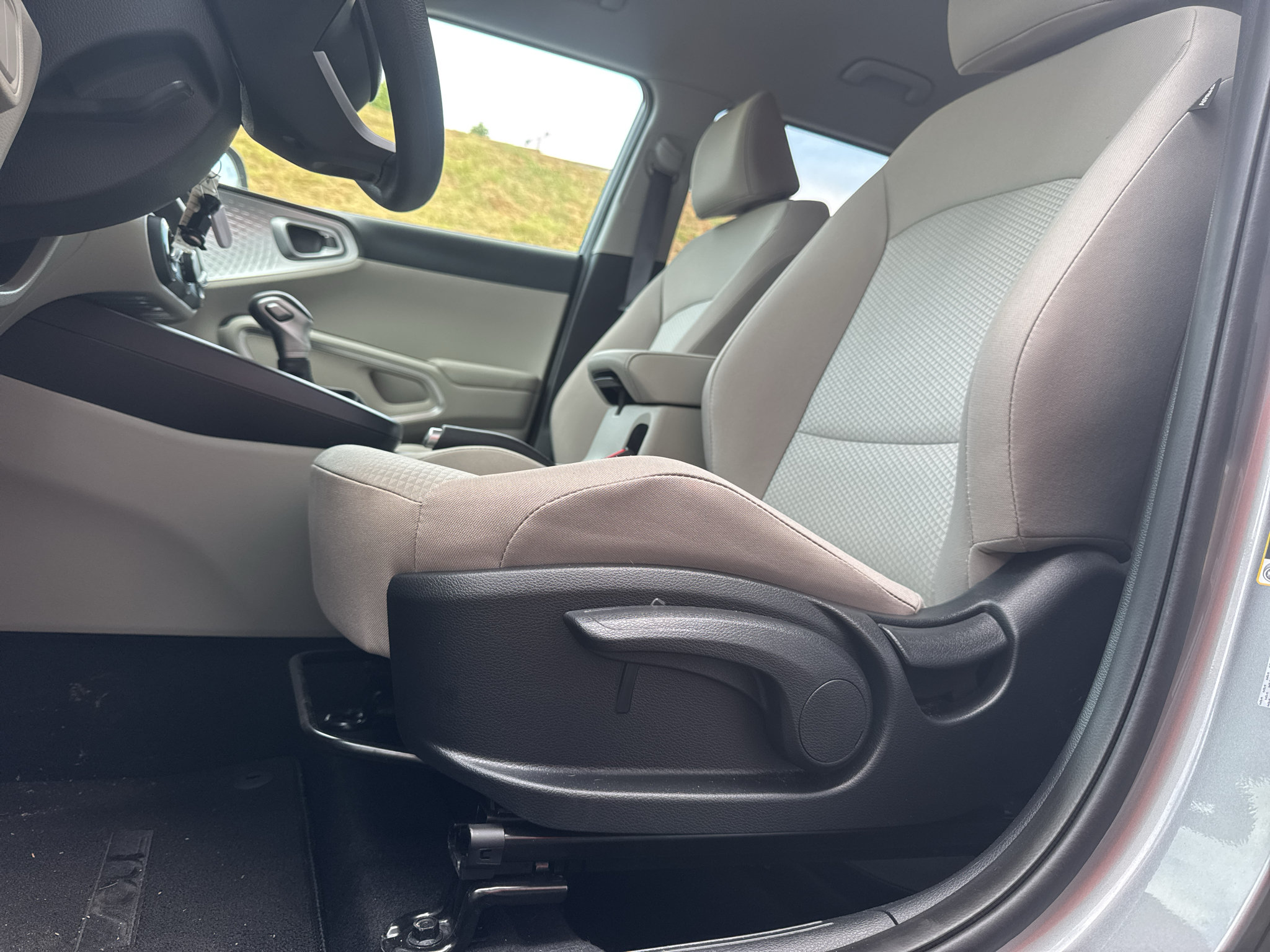 Certified 2025 Kia Soul LX w/ LX Technology Package FWD image 12