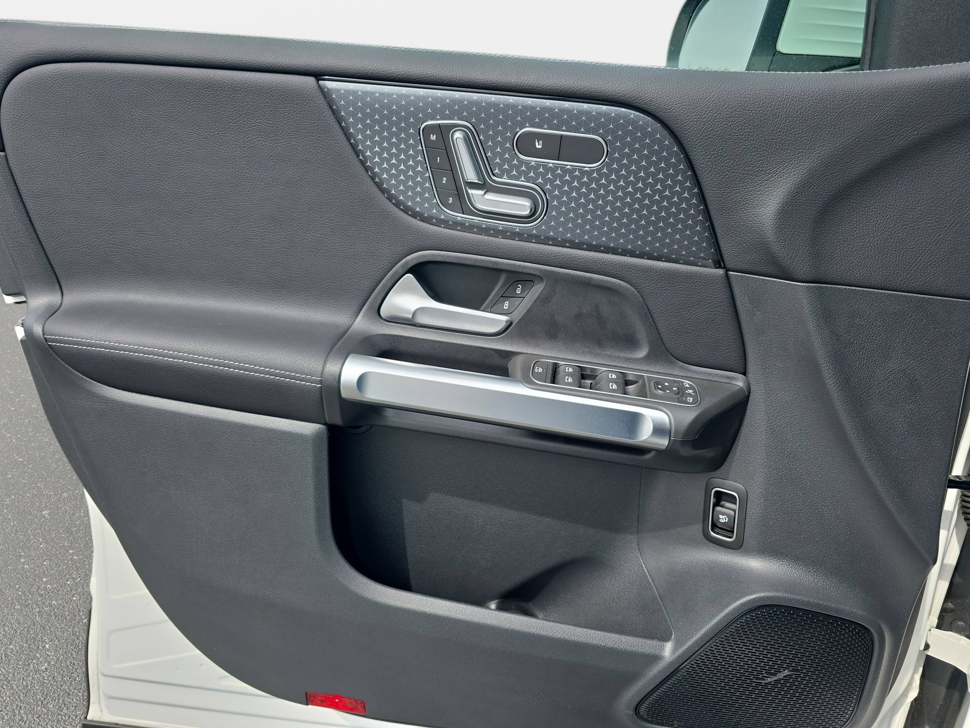 Used 2025 Mercedes-Benz GLB 250 image 26