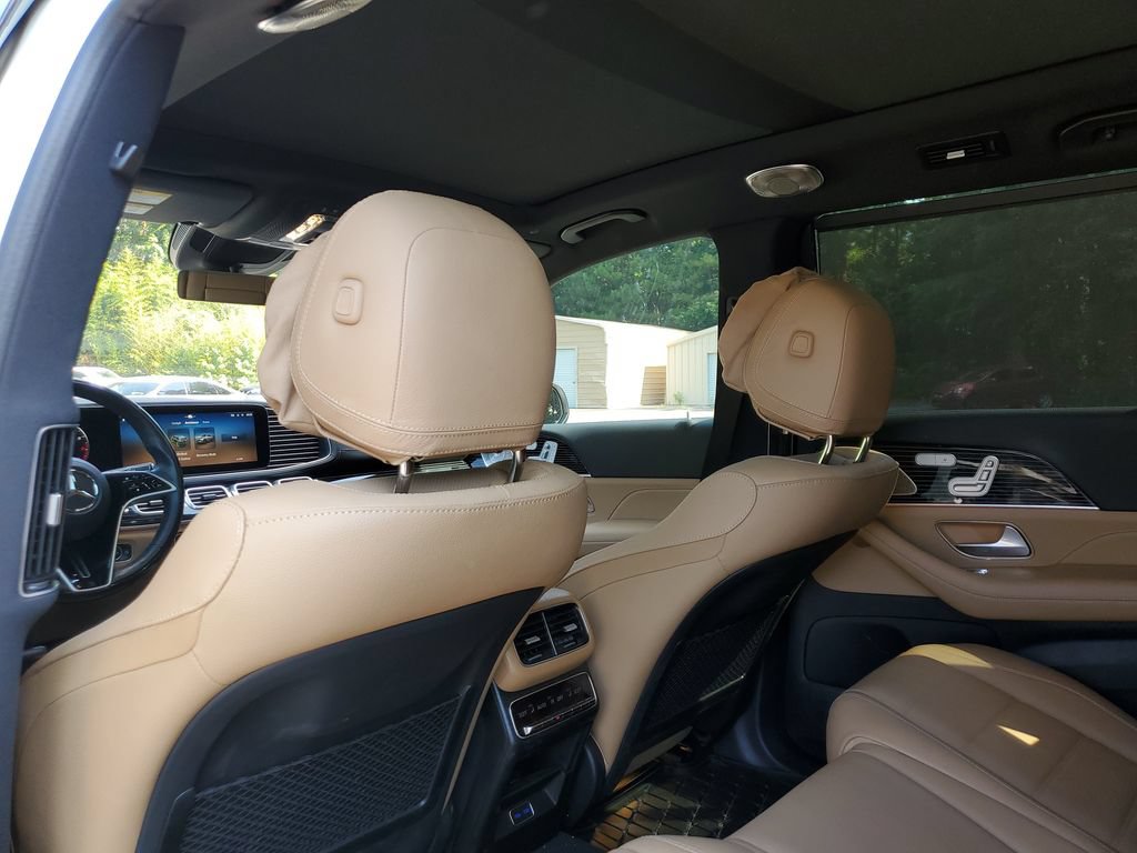 Used 2025 Mercedes-Benz GLS 580 4MATIC image 11