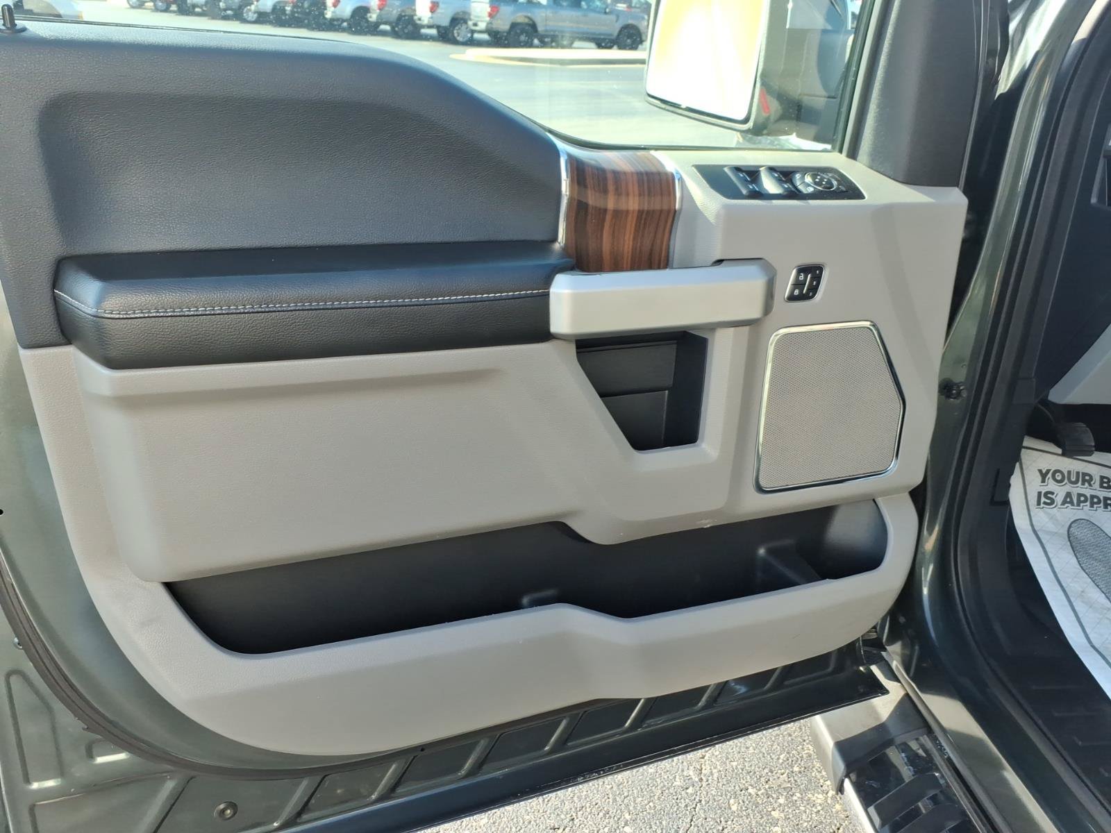 Used 2015 Ford F150 Lariat AWD/4WD image 9