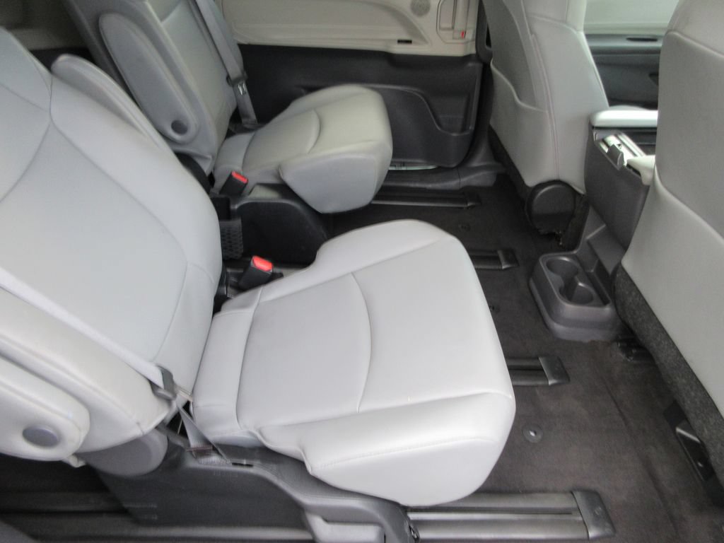 Used 2022 Toyota Sienna XLE AWD/4WD image 19
