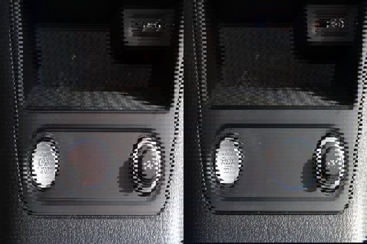 Used 2017 Volkswagen Tiguan S image 18