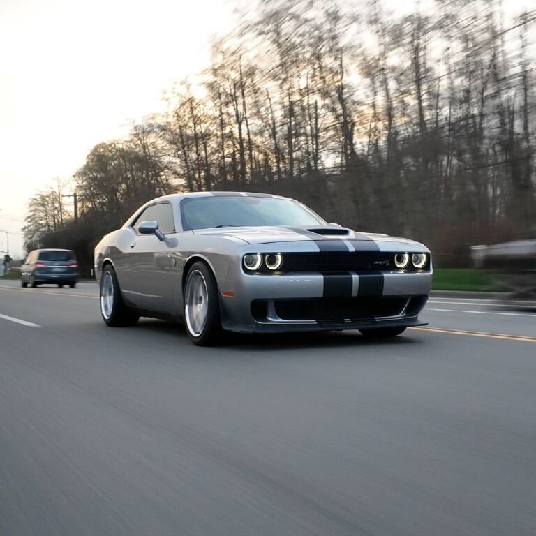 Used 2016 Dodge Challenger SRT Hellcat image 2