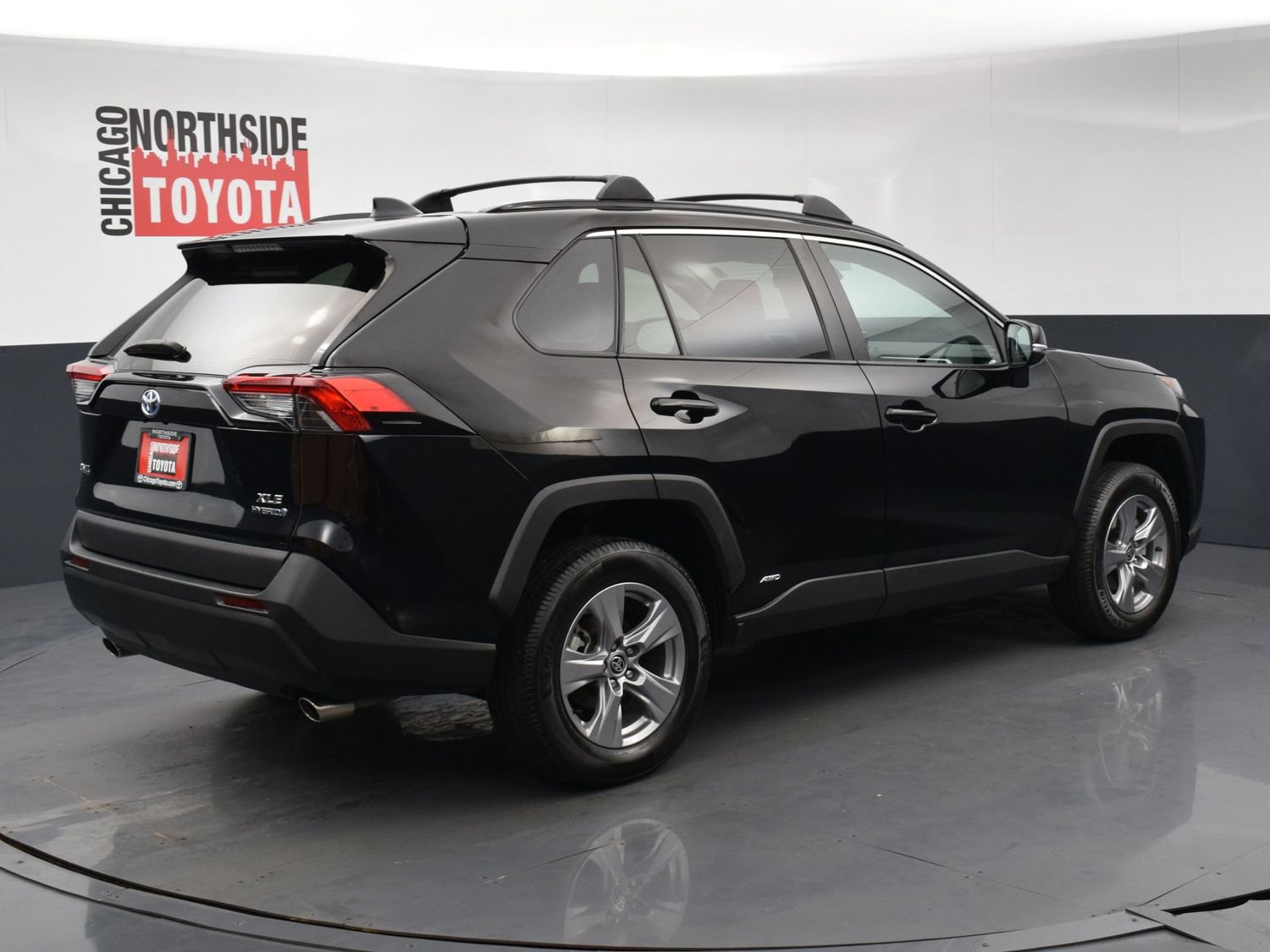 Used 2022 Toyota RAV4 XLE w/ Convenience Package AWD/4WD image 4