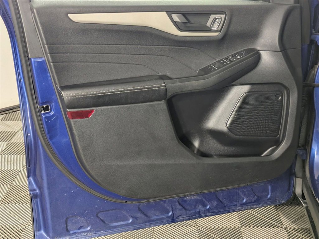 Used 2022 Ford Escape SE w/ SE Sport Appearance Package image 22