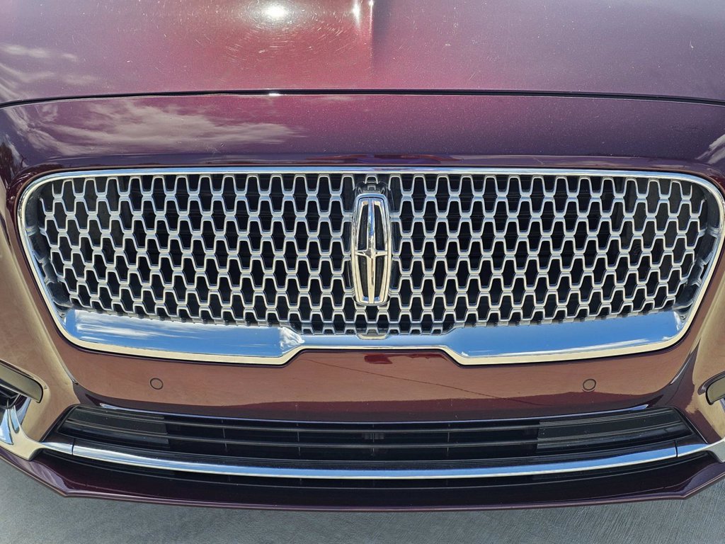 Used 2017 Lincoln Continental Select FWD image 3