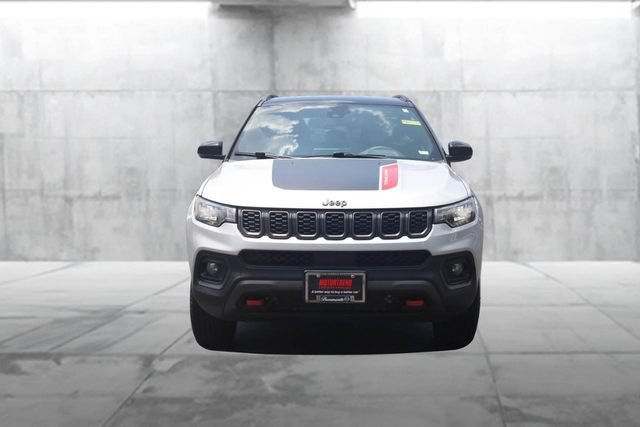 Used 2025 Jeep Compass Trailhawk AWD/4WD image 4