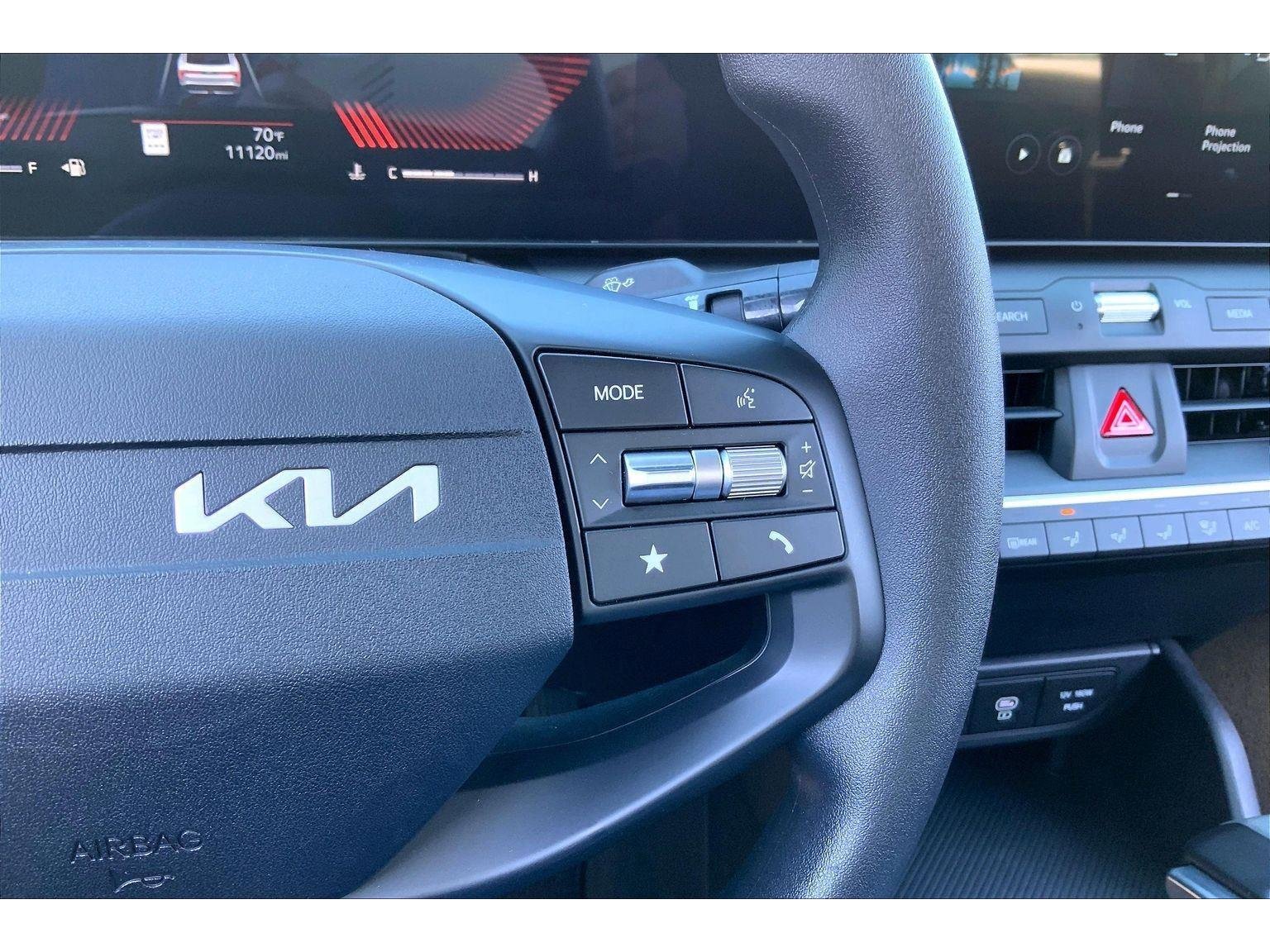 Used 2025 Kia K4 LX image 18