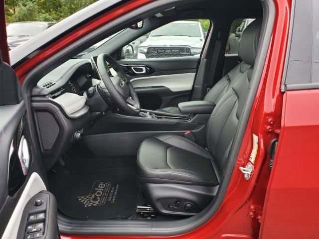 New 2025 Jeep Compass Limited image 8