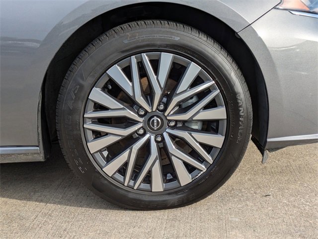 Used 2024 Nissan Altima 2.5 SV image 11