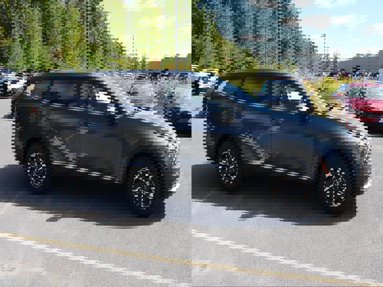 New 2025 Kia Sportage LX image 4