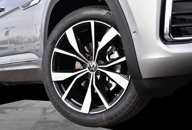 New 2026 Volkswagen Atlas SEL Premium R-Line image 3