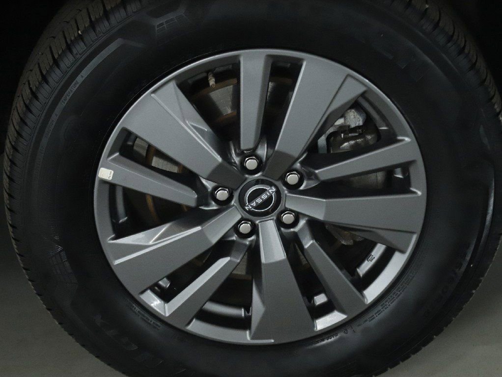 Used 2025 Nissan Pathfinder SV image 10