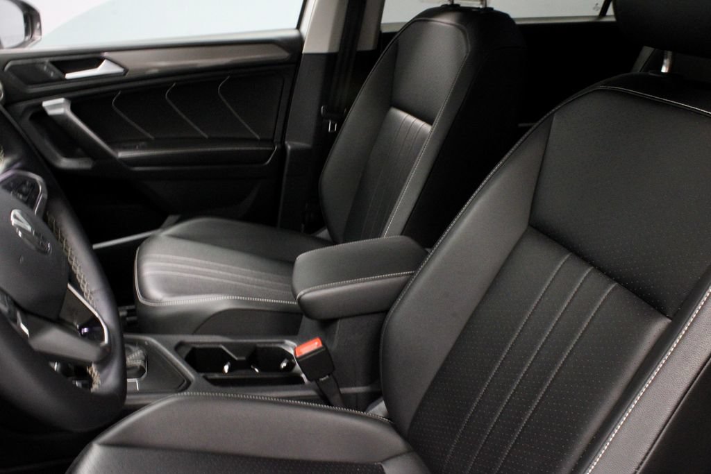 Used 2024 Volkswagen Tiguan SE FWD image 25